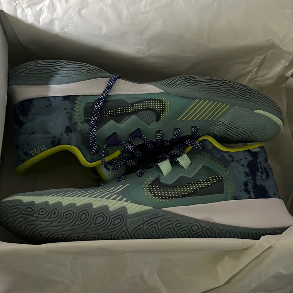 Kyrie flytrap V solid shoe need to move